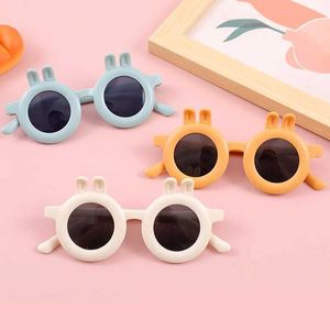 Lunettes de soleil Nouveaux verres de jouets de lapin pour garçons et filles prenant des photos mignonnes bébé protecteur Soleil UV400 Eyewear H240429