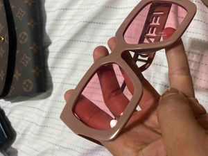 Gafas de sol de verano para mujer para cara redonda grande 2023 Nuevo artefacto de maquillaje a prueba de rayos UV Diseñador de moda para mujer Playa al aire libre Gafas de sol Carta de marco ancho