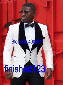 Super guapo novio esmoquin padrinos de boda un botón blanco chal solapa mejor hombre traje boda hombres Blazer trajes (chaqueta + Pantalones + chaleco + corbata) K288