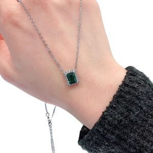 Collar Swarovskis Diseñador Mujer Collares pendientes de calidad original Collar cuadrado verde para mujer con elementos Cadena de collar de diamantes cuadrados de cristal