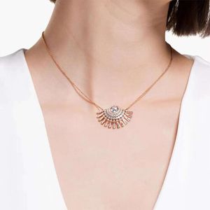 Collier swarovskis Designer Femmes de qualité de luxe de qualité originale Pendant Crystal Autrichien Collier de coeur brillant battant le coeur