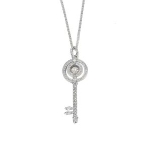 Collier Swarovskis Designer Femmes Colliers de pendentif de qualité supérieure Collier Key Collier Collier Femelle Crystal Key Pull Chaîne osseuse Chaîne d'os Femme