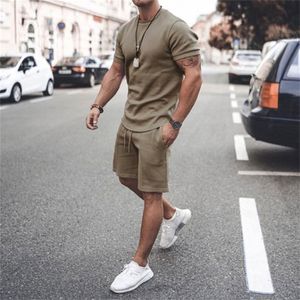 TaTo Survêtement pour hommes 2 pièces Ensemble d'été Sport solide Costume hawaïen T-shirt à manches courtes et shorts Mode décontractée Homme Vêtements 220326