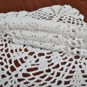 Tableau blanc vintage ovale coureur au crochet coton en dentelle florale