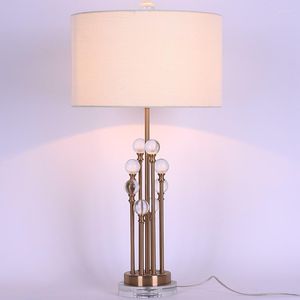 Lámparas de mesa Lámpara de cristal simple americana Sala de estar de lujo europea Dormitorio Decoración de moda El