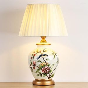Lámparas de mesa El salón lámpara de cerámica Villa dormitorio estudio cabecera chino americano flor y pájaro modelo al por mayor
