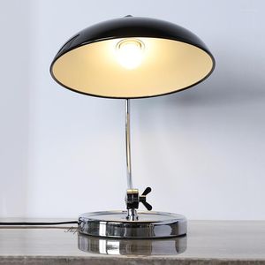 Lámparas de mesa, lámpara Vintage de lujo, escritorio giratorio de diseñador para sala de estar, dormitorio, hierro al lado del estudio, accesorios de iluminación