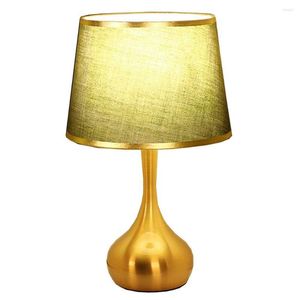 Lampes de table de table de chambre à coucher moderne lumières salon salon de base en métal doré lampe à base de tissu vert ombre de bureau d'éclairage