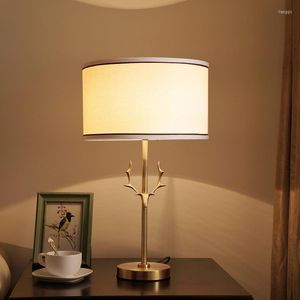 Lámparas de mesa Minimalista moderno El Oficina Sala de estar Estudio Dormitorio Lámpara de noche Asta Cobre puro E27 AC110V 220V