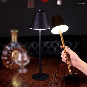 Lámparas de mesa Hierro recargable Lámpara vintage moderna Escritorio al lado de la luz nocturna Bombilla LED Atenuación táctil Atmósfera Bar Sala de estar Dormitorio