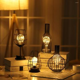 Lampes de table rétro fer bouteille de vin lampe à Led Art minimaliste creux fil de cuivre veilleuse El décoration de la maison bureau de lecture