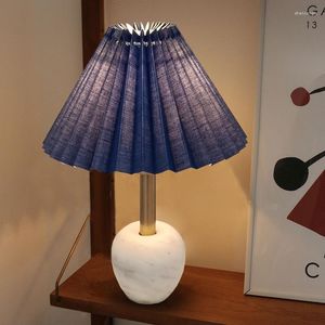 Lámparas de mesa Lámpara vintage Ins Girl Retro Plisado Coreano Americano Mármol Minimalista Dormitorio de noche del norte de Europa