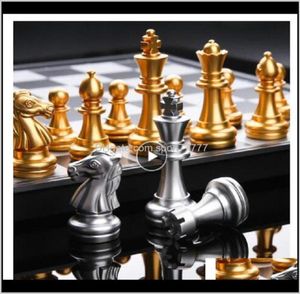 Table Loisirs Sports Jeux d'échecs en plein air Livraison directe 2021 Ensemble international médiéval avec échiquier 32 pièces de jeux en argent doré 5094582