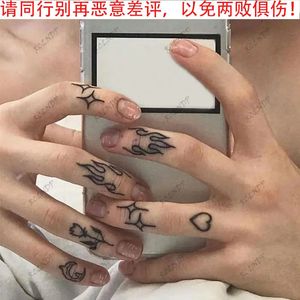 Libros de tatuajes Etiqueta engomada temporal a prueba de agua Llama Amor Corazón Flor Estrella Selfie Arte corporal Tatto falso Flash Tatoo en el dedo para hombres y mujeres 231113