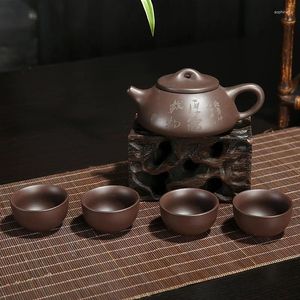 Ensembles de voies de thé Théâtre de la louche de pierre Un pot de 4 tasses à thé de voyage portable est le choix des produits avec des caractéristiques chinoises