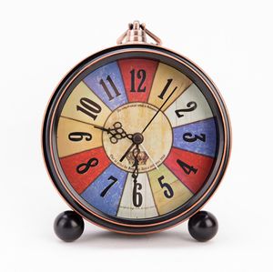 La dernière horloge de bureau, horloge rétro en métal de style européen, personnalité lumineuse d'étudiant créatif américain, pointeur silencieux simple