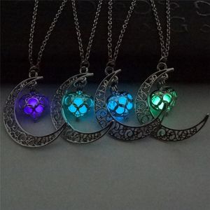 La Lune Coeur Colliers Lumineux Lueur dans le Noir Argent Mode Diffuseur D'huile Essentielle Collier Médaillon Chaînes Pendentif Bijoux pour Femmes