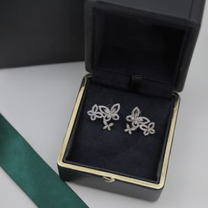 Los nuevos aretes de mariposa ahuecados de plata esterlina s925 cuentan con una corbata de lazo dinámica y tapones para los oídos con forma de platillo volador