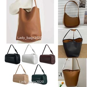 The Row Pillow Bucket Bag Fourre-tout axillaire Sac à main de grande capacité en cuir lisse Luxe Femmes Sacs de créateurs Bandoulière plate Fermeture Embrayage Fourre-tout Sac à main minimaliste