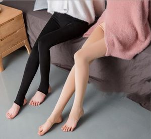 Leggings de talla grande espesada y mujeres de terciopelo empujan leggings negros de otoño e invierno Sexo desnudo piernas2650638