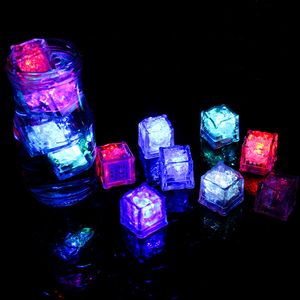 Esta caja de embalaje viene con cubitos de hielo brillantes/luces de cubitos de hielo brillantes de colores/vasos LED brillantes/suministros para bar de bodas