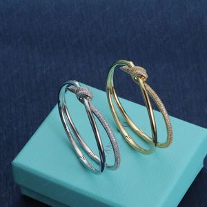 Diseñador de pulseras de titanio de plata de oro para mujeres brazalete de pareja con sellos para hombres y mujeres Joyería de diseñador de regalos de San Valentín.