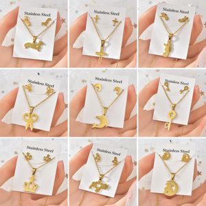 Pendientes de acero de titanio, collar, conjuntos de joyas, moda, oro, cruz de animal, corona, luna, oso, delfín, corazón, diseño de llave, collares pendientes, tachuelas para mujeres, regalos