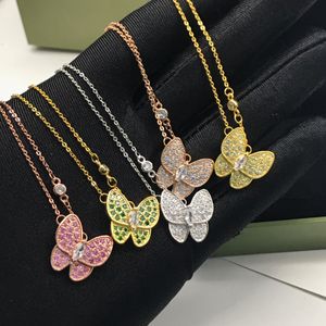 Collier pendentif papillon brillant en acier titane pour femmes de haute qualité anti-décoloration pour vente en gros blanc rose vert cadeau de fête placage doré