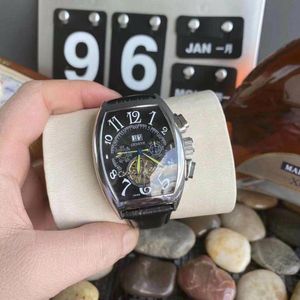 TM Factory Hot style hombres relojes de moda banda de cuero multifunción Reloj de fecha automático Reloj de pulsera Máquina completamente automática Artículos de moda para hombres en Europa y América