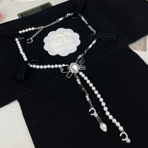 Collier à nœud de luxe pour femmes, haut à la mode, chaîne de perles, lettre, chaîne perlée, bijoux de styliste, cadeau de mariage