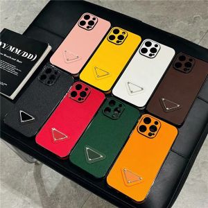 Top diseñadores de lujo Cajas de teléfono para iPhone 15 Pro Max 15Plus 14Pro 13 12 11 P Diseñador Moda Creativa Caja de teléfono celular Placa de identificación triangular Carta Cubierta de Shell móvil