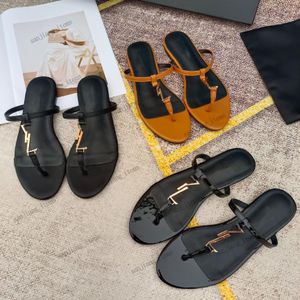 Marque de qualité supérieure Cassandra Sandals Slingback Crystal Flip Flops Designer Slipper Femmes Sliders Summer Mule Mule Luxury Cuir Casual Chaussures Gol