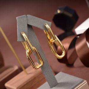 Top Quality Classic T Style Femmes Lock Studs matériels mignons Designer de taille réel de boucles d'oreilles en or