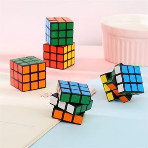 Más vendidos 3x3x3cm Cubo de tamaño completo Puzzle Party Puzzle Game Toy Material ecológico Colores vivos Mini cubos mágicos para niños