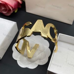 Top VERsion Pulsera ancha Letras Brazalete Pulseras de diseñador de lujo para hombres Marca Gold cuff Diseñadores para mujer Accesorios Regalos de fiesta