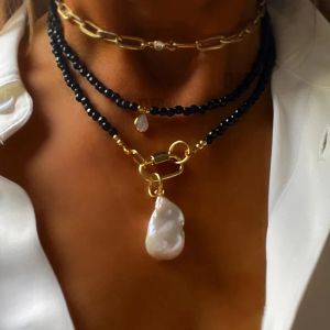 Torques Cuentas de cristal negro combinadas con collar con colgante de perlas barrocas naturales para mujer Moda diaria Señoras Suéter Cadena Joyería para niña