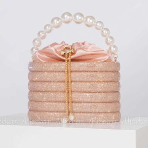 Totes Crystal Metal Evening Clutch Bag Boutique Pearl Handle Color brillante Bloqueo de diamantes de imitación Monedero y bolsos Boda nupcial 230509