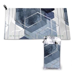 Toalla azul y gris Geo Quick Dry Gym Sports Bath Portable Navy Dark Silver Hexagon Art Abstract HexagonsTowel