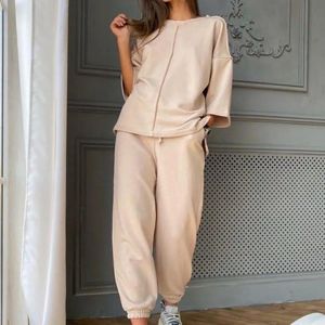 Tracksuit Women 2 pièces Sets Comfy Tenues Sport Pantalons de jogging Set Suit Summer Summer Summer à manches courtes Tshirt Clets 240423