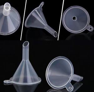 Mini embudos pequeños de plástico transparente, herramientas de cocina líquidas para Perfume, embudo de llenado de aceite esencial, barra de cocina, herramienta de comedor SN3246