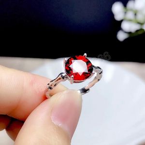 À la mode CZ Argent Couleur Anneau 8mm Rouge Rond Rubis Pierre Anneaux Pour Les Femmes Bijoux De Mariage Cadeau Anneaux