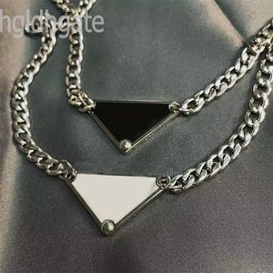 Triángulo colgante collar collares de lujo diseñador para damas elegante calle jewlery hermosos colgantes plateados metales cadena collares unisex ZB011 B23