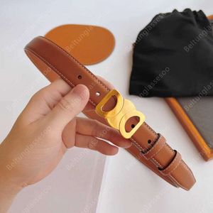 Belt Women Recommander Cintura Cowhide Slim Beltes pour femme Boule de boucle de lettres Boucle argentée dorée brillante avec emballage de boîte cadeau