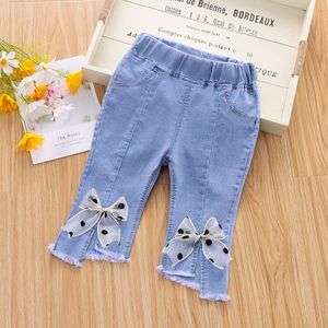 Trousers Jeans anak perempuan pakaian musim panas 2023 baru semi dan gugur versi Korea longgar kasual celana anak anak busur 230907
