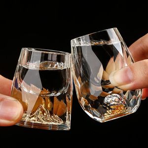 Vasos 2Pc Cristal de lujo Lámina de oro S Gafas Vodka Sake Shochu Tequila Bullet Copa de vidrio Dispensador de doble fondo Inicio Bar Regalo 230704