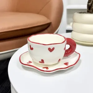 Gobelets Ins Style café thé tasse à lait avec ensemble de vaisselle tasses en céramique motif de coeur rouge cadeau mignon pour les filles à boire