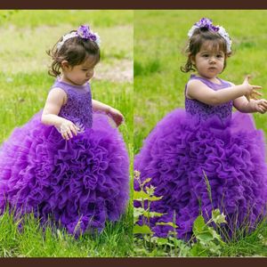 Tutu Púrpura Vestidos de niñas de flores para la boda Escote transparente Volantes Organza Vestido de primera comunión Vestidos de gala Vestido de desfile de cumpleaños de bebé lindo