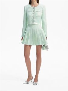 Vestido de dos piezas 2024 Primavera Mujer Traje de tweed Plisado Una línea Mini falda o O-cuello Rhinestone Rebordear Botones Abrigo Damas Conjunto elegante 231205