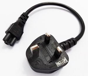 Cordon d'adaptateur d'alimentation de haute qualité UK 3Pin, BS1363 13A Mâle à IEC 320 C5 Câble portable femelle pour ordinateur portable environ 30cm / 1pcs