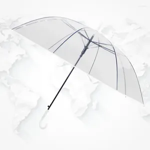 Les parapluies restent au sec et font une déclaration avec notre parapluie transparent haut de gamme comportant votre logo ou votre image imprimés personnalisés.